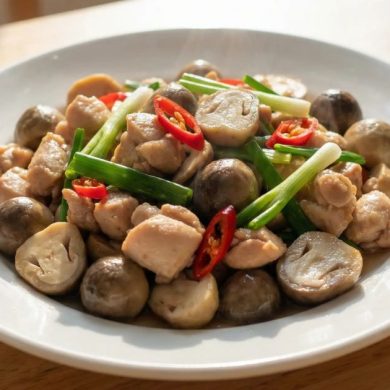 Nấm rơm xào thịt gà