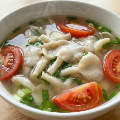 Canh nấm bào ngư cà chua