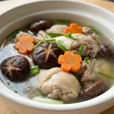 Gà hầm nấm hương