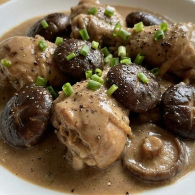 Gà om nấm hương pate