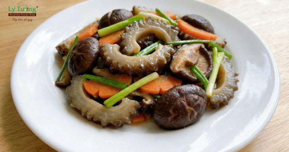 Hải sâm xào nấm đông cô