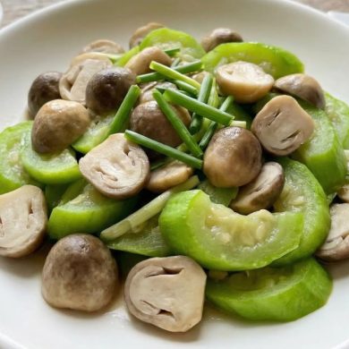 Nấm Rơm Xào Mướp