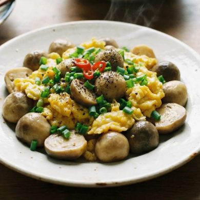 Nấm Rơm Xào Trứng